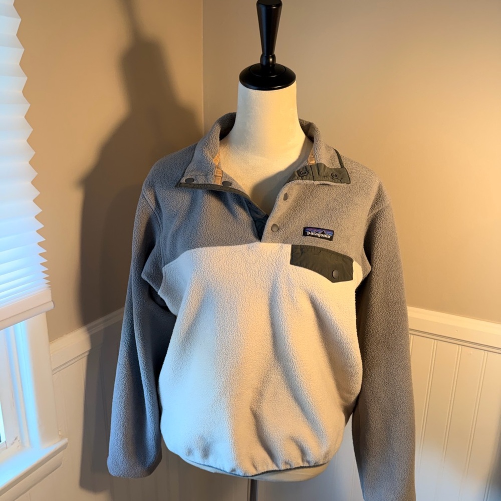 Patagonia Two-Tone Gray and Cream Snap-T Fleece Pullover